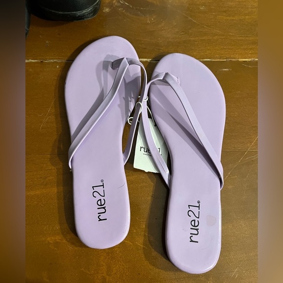 Shoes - 𝅺RUE 21 purple flip flops